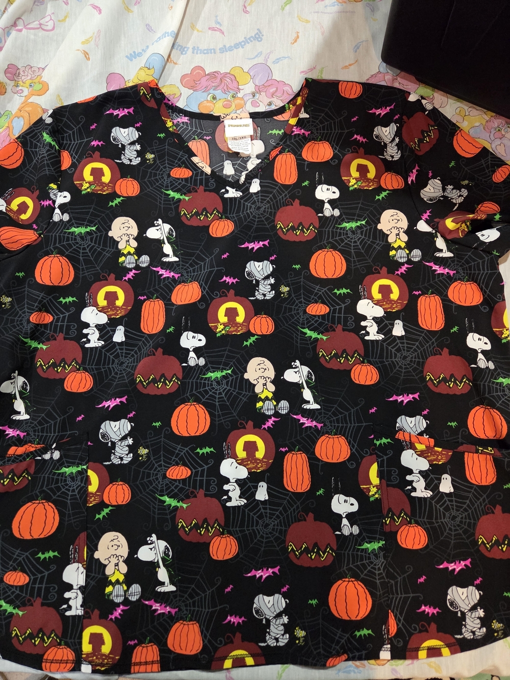 Peanuts Black Halloween Print Scrub Top with Orange Pumpkins 3x